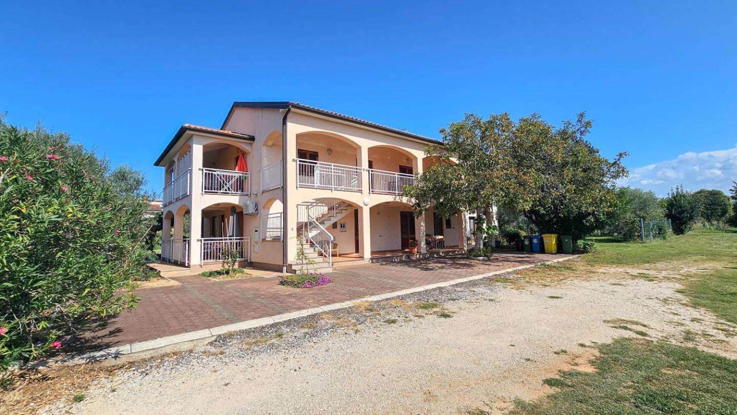 Viola Three Appartement Novigrad Istria Buitenkant foto